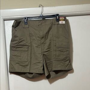 NWT weekender brand sportswear short size 42